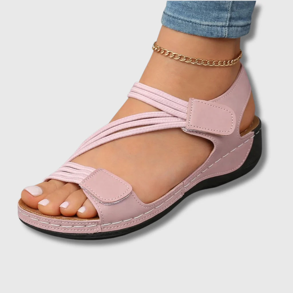 Sandalias elegantes ajustables para mujer.