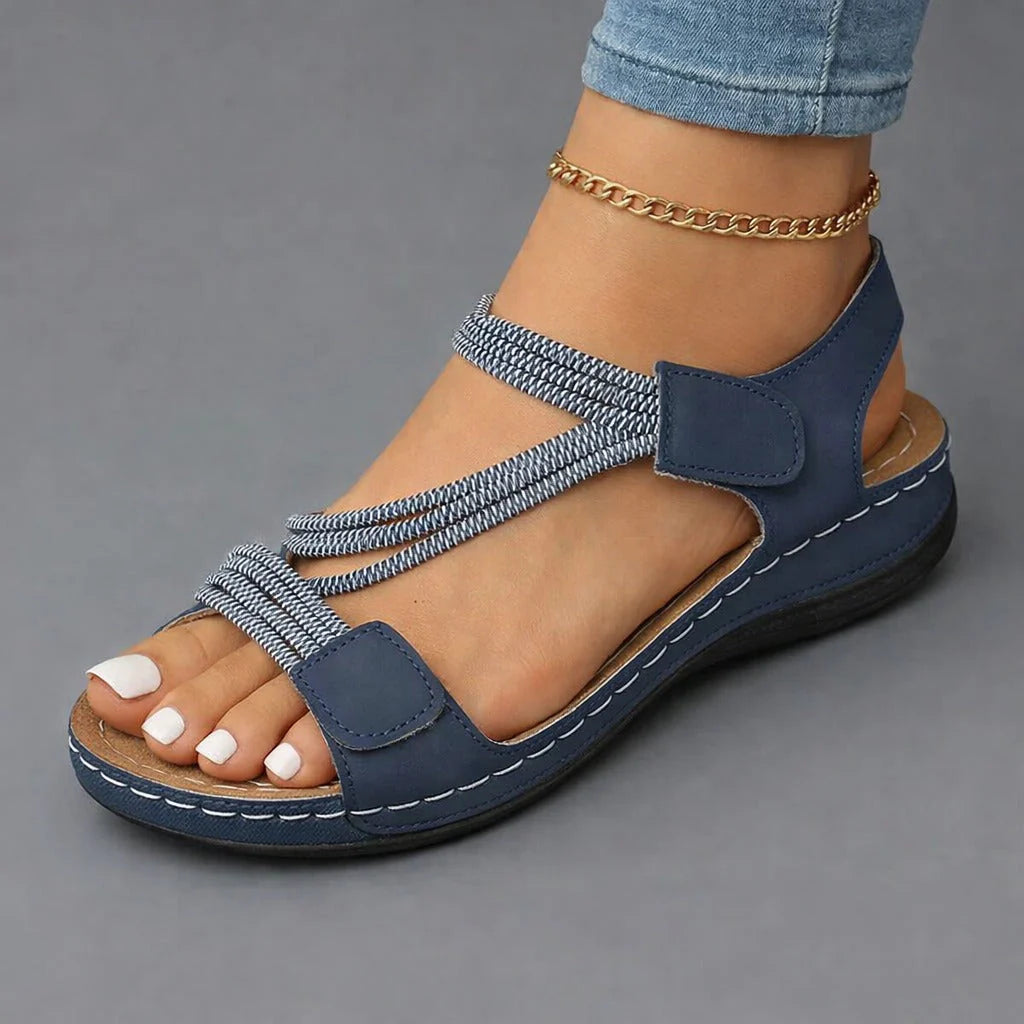 Sandalias elegantes ajustables para mujer.
