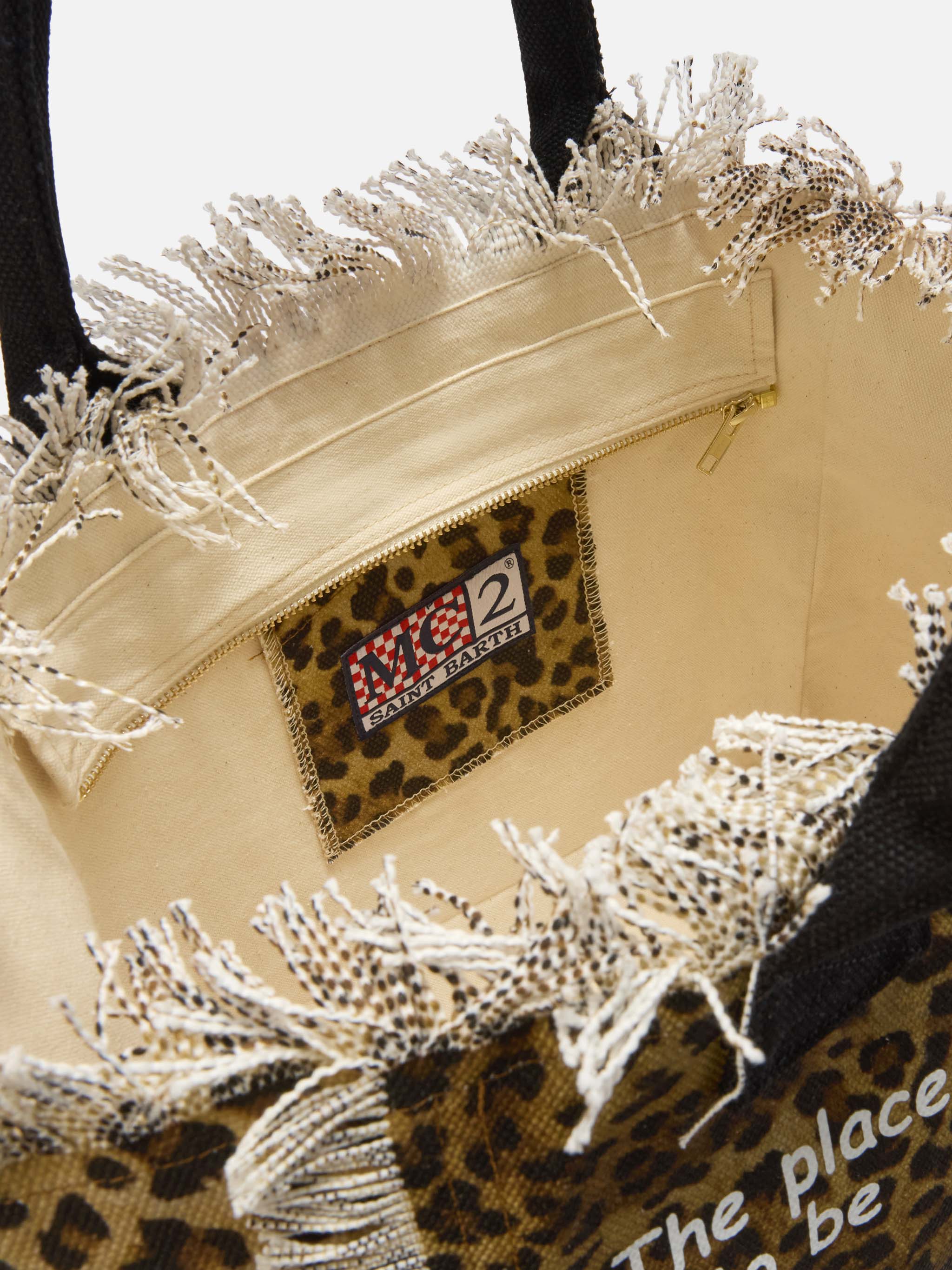Bolso Vanity Regular en lona estampada de leopardo con detalles de flecos