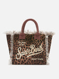 Bolso Vanity de tamaño regular, estampado leopardo en lona, con flecos.