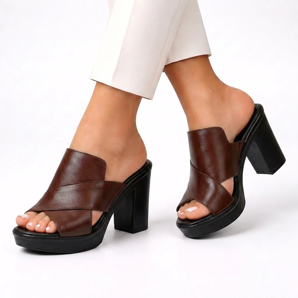 2x1 en sandalias de tacón elegantes.