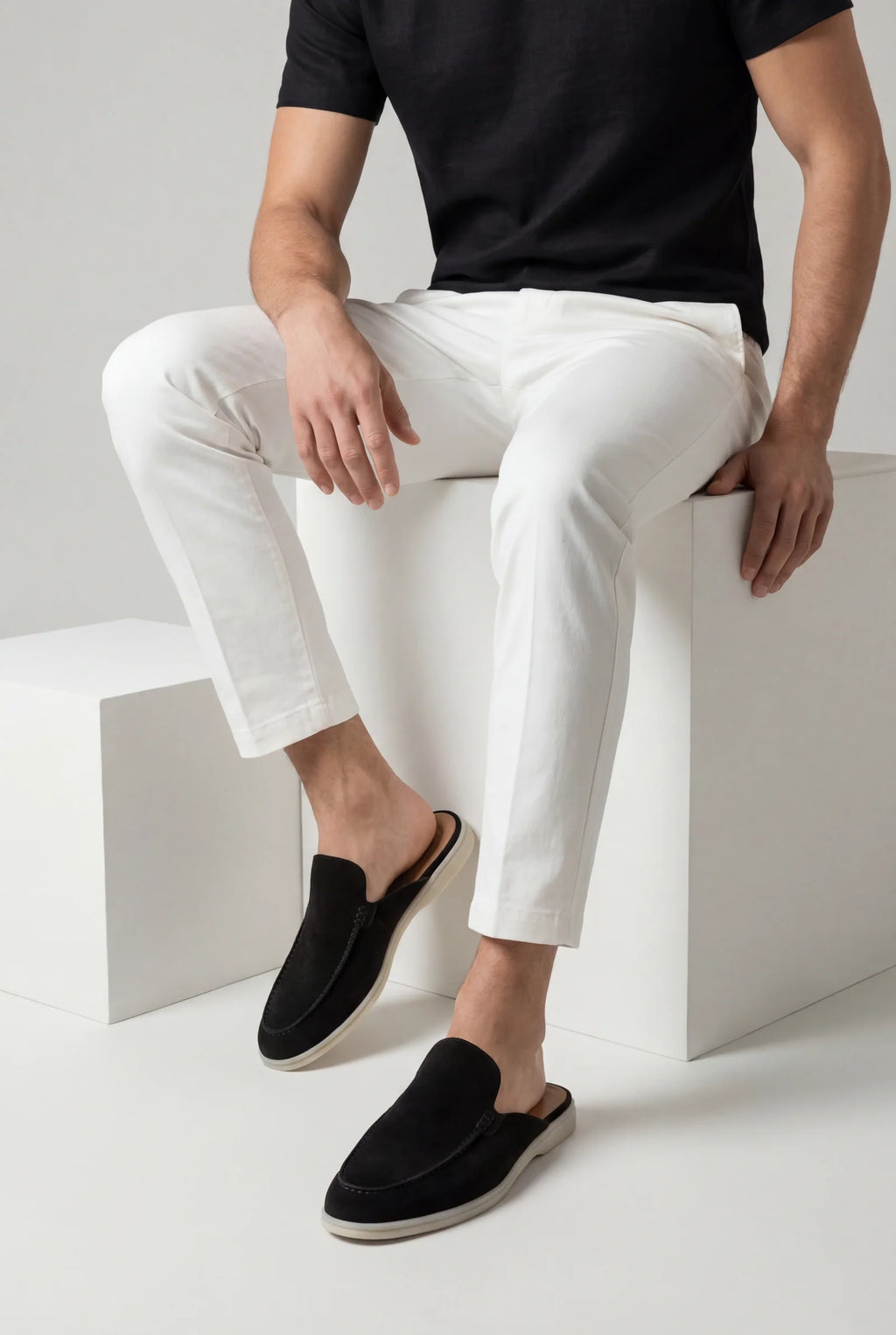 Mules Capri Suede Negro.